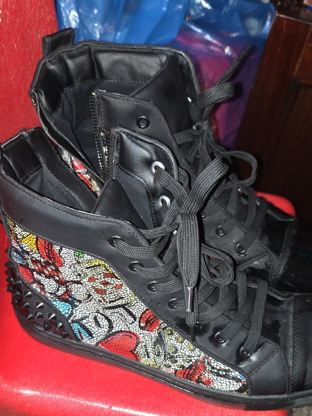 MEN Steve Madden Black Lace-Up High Top with Multicolor Heart & Floral Panels
